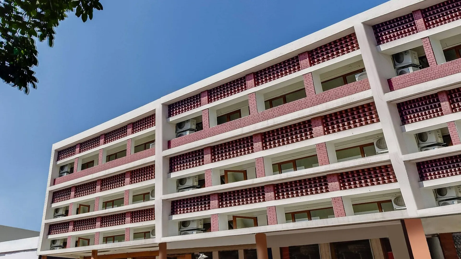 Treebo Trend Saffron Hotel Chandigarh 3*,  India